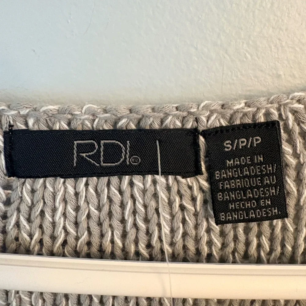 RDI Frost Grey V-Neck Sweater Quilted Elbow Patches High Low Hem Small NWT